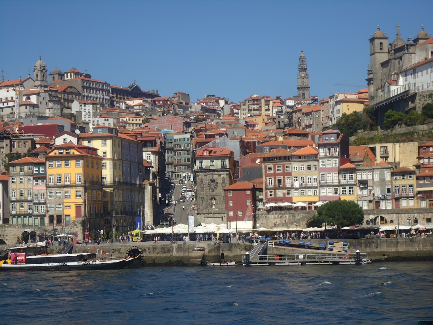 Porto, Portugal : façades colorées et ambiance urbaine